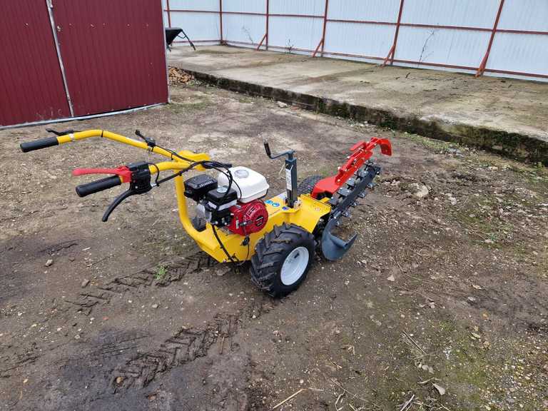 Mak45 láncos árokásó gép 