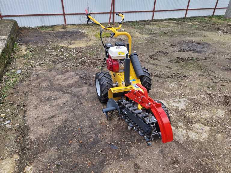 Mak45 láncos árokásó gép 