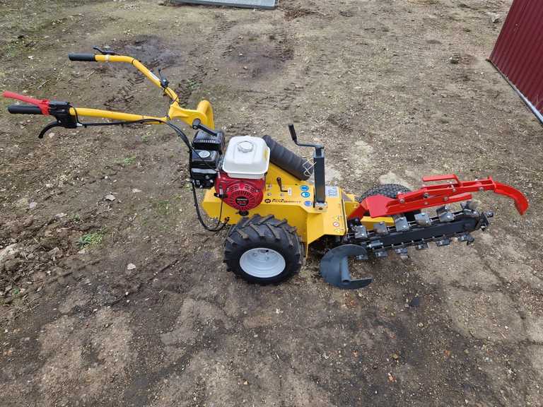 Mak45 láncos árokásó gép 